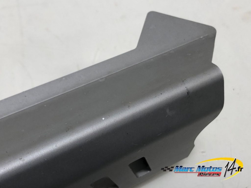 ECOPE DE RADIATEUR DROITE YAMAHA MT09 2013