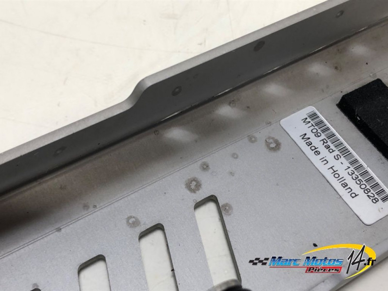 ECOPE DE RADIATEUR DROITE YAMAHA MT09 2013