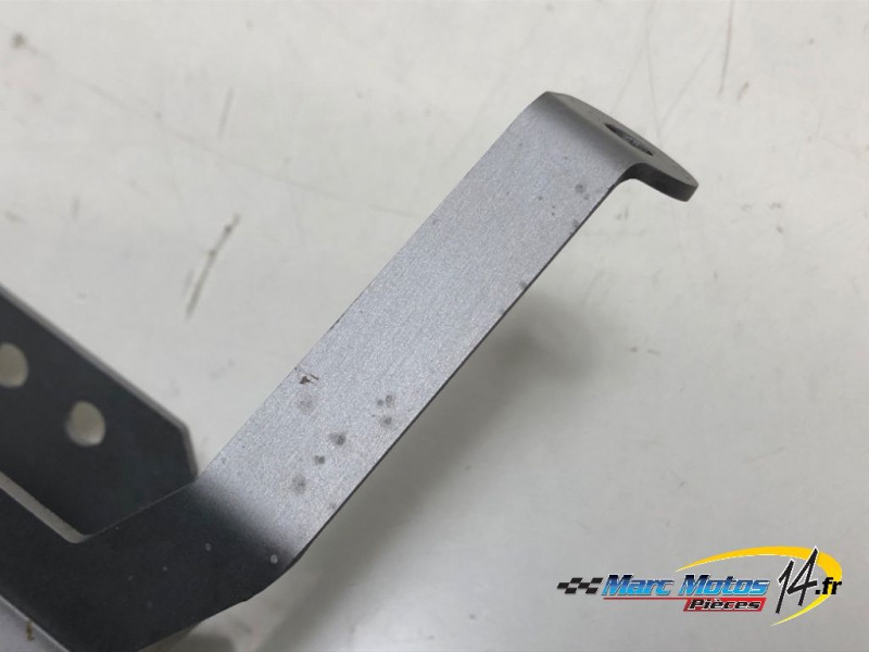 ECOPE DE RADIATEUR GAUCHE YAMAHA MT09 2013