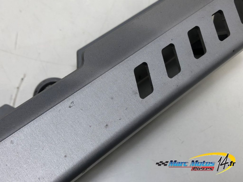 ECOPE DE RADIATEUR GAUCHE YAMAHA MT09 2013