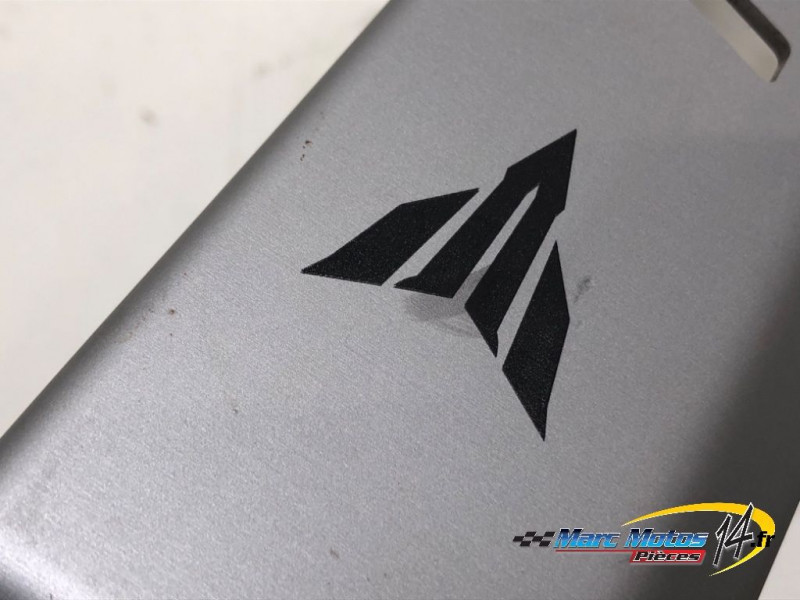 ECOPE DE RADIATEUR GAUCHE YAMAHA MT09 2013