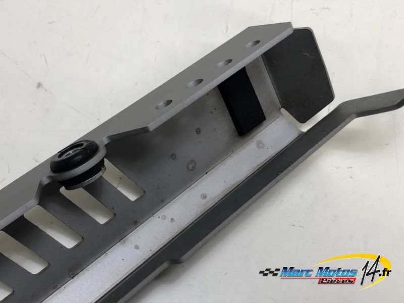 ECOPE DE RADIATEUR GAUCHE YAMAHA MT09 2013