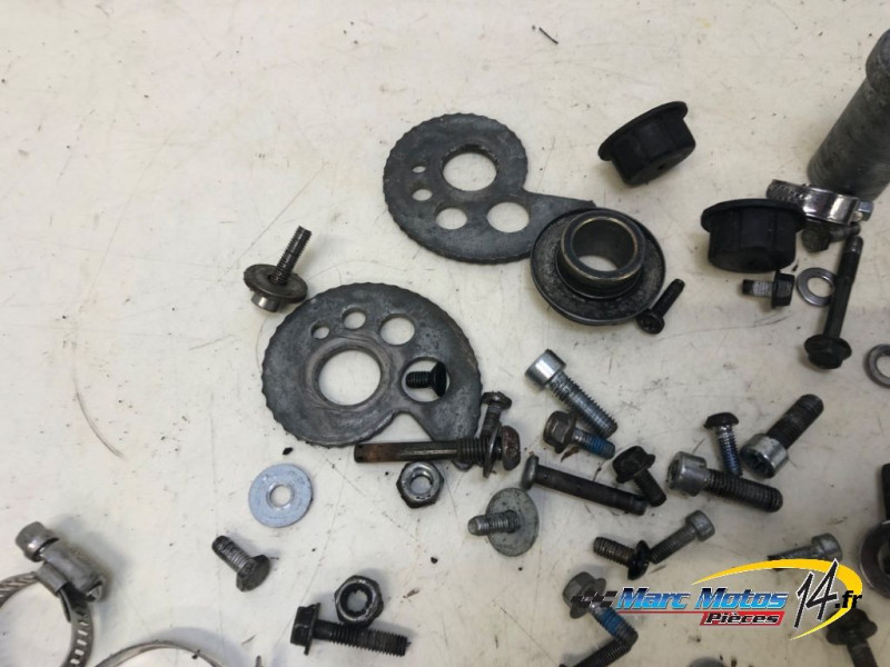 VISSERIE YAMAHA 125 DTR 2005