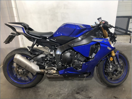 YAMAHA R1 