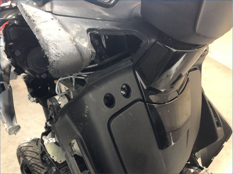 PEUGEOT 400 METROPOLIS RS