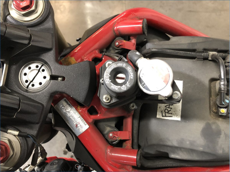 DUCATI 848 STREETFIGHTER 