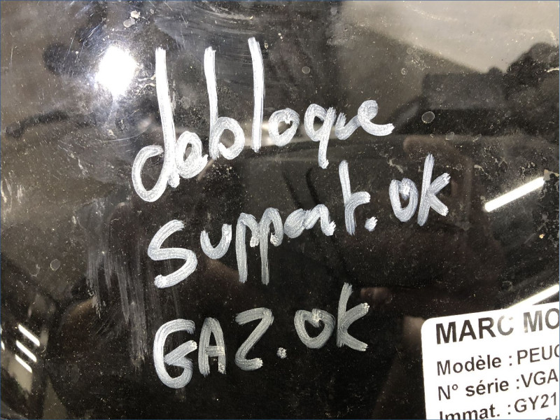 PEUGEOT 400 METROPOLIS 