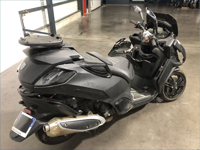 PEUGEOT 400 METROPOLIS 