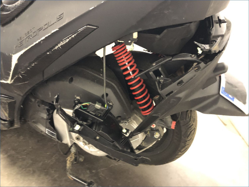 PEUGEOT 400 METROPOLIS 