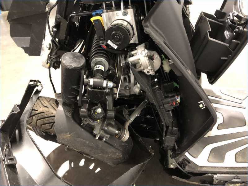 PEUGEOT 400 METROPOLIS 