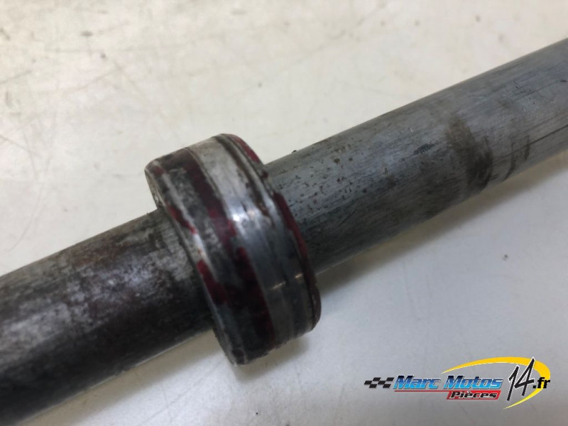 AXE DE ROUE ARRIERE HONDA 1000 VARADERO 2000