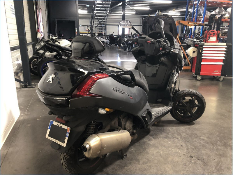 PEUGEOT 400 METROPOLIS 