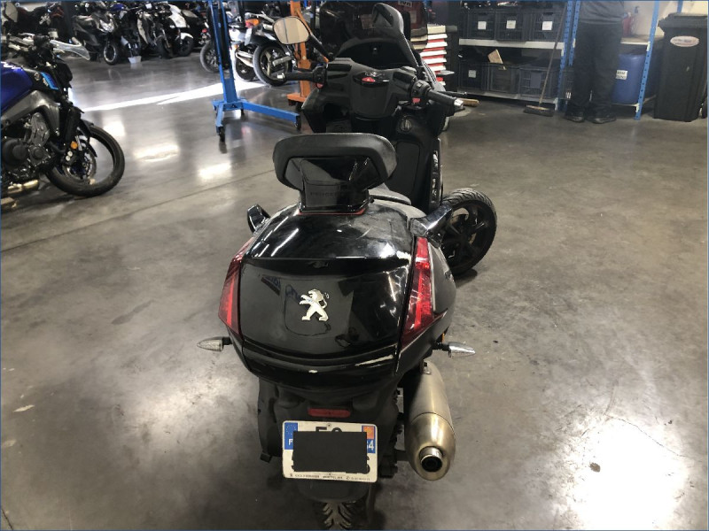 PEUGEOT 400 METROPOLIS 