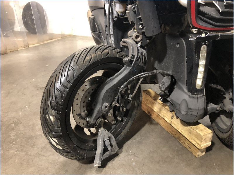 PEUGEOT 400 METROPOLIS 