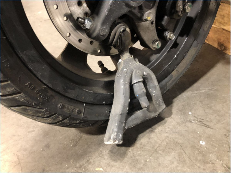 PEUGEOT 400 METROPOLIS 