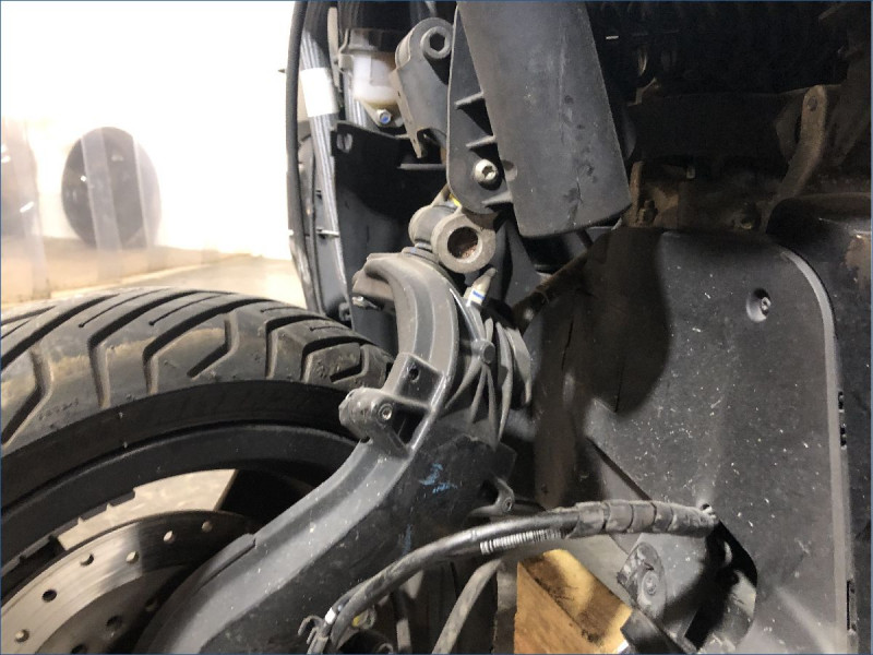 PEUGEOT 400 METROPOLIS 