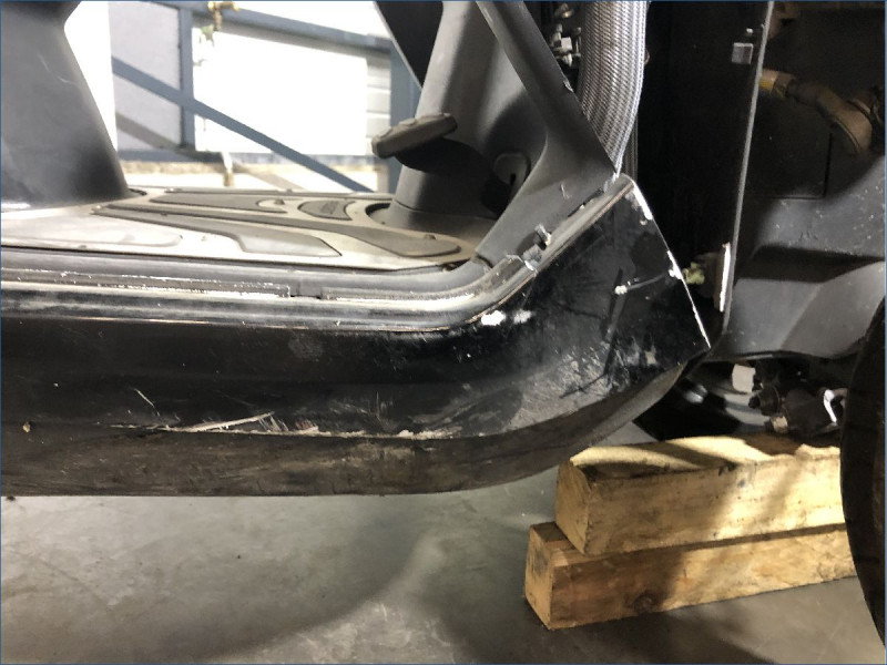 PEUGEOT 400 METROPOLIS 