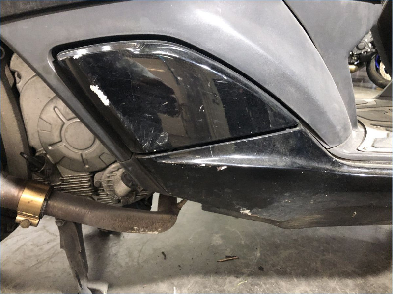 PEUGEOT 400 METROPOLIS 