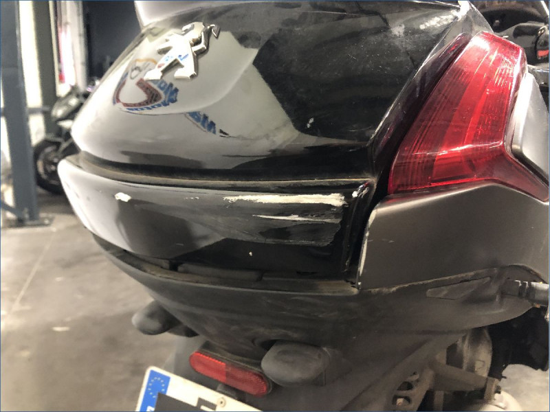 PEUGEOT 400 METROPOLIS 