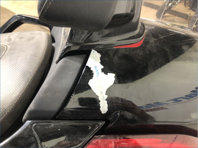 PEUGEOT 400 METROPOLIS 