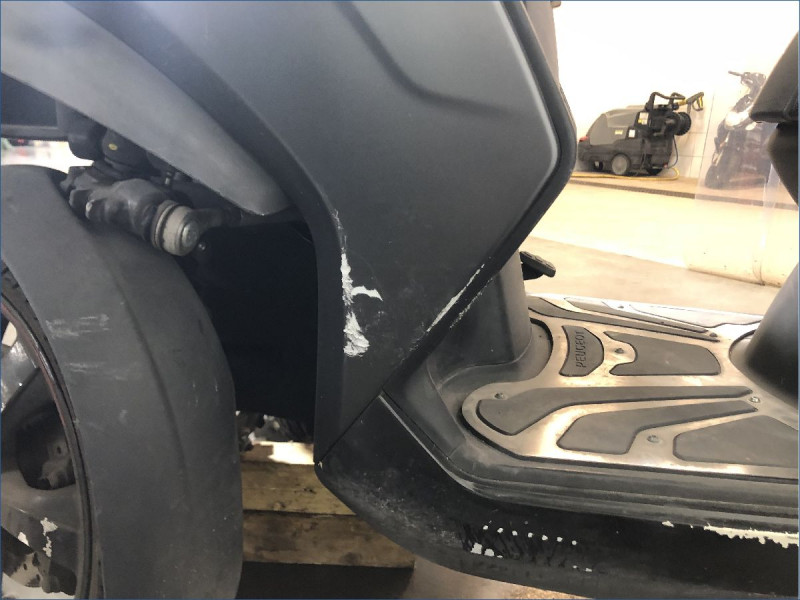 PEUGEOT 400 METROPOLIS 