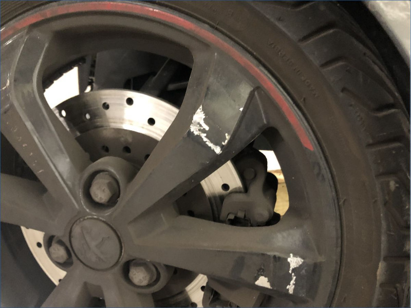 PEUGEOT 400 METROPOLIS 