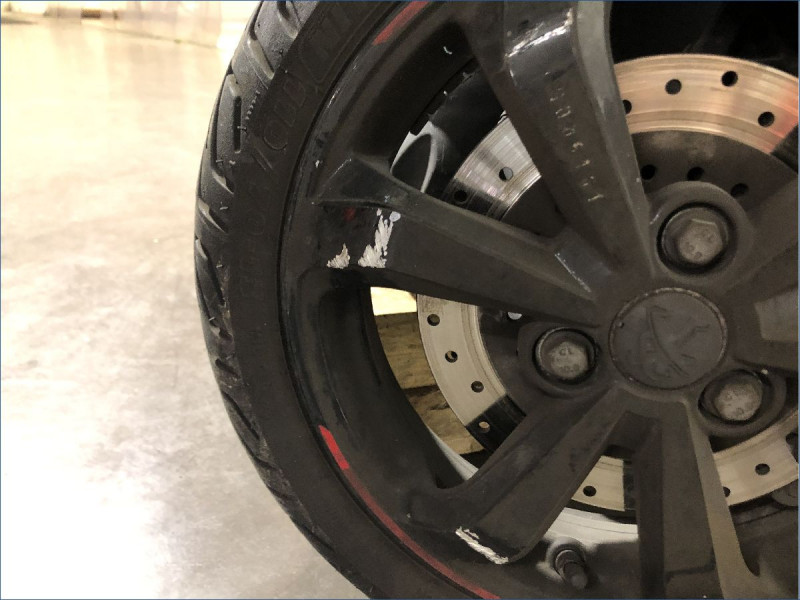 PEUGEOT 400 METROPOLIS 