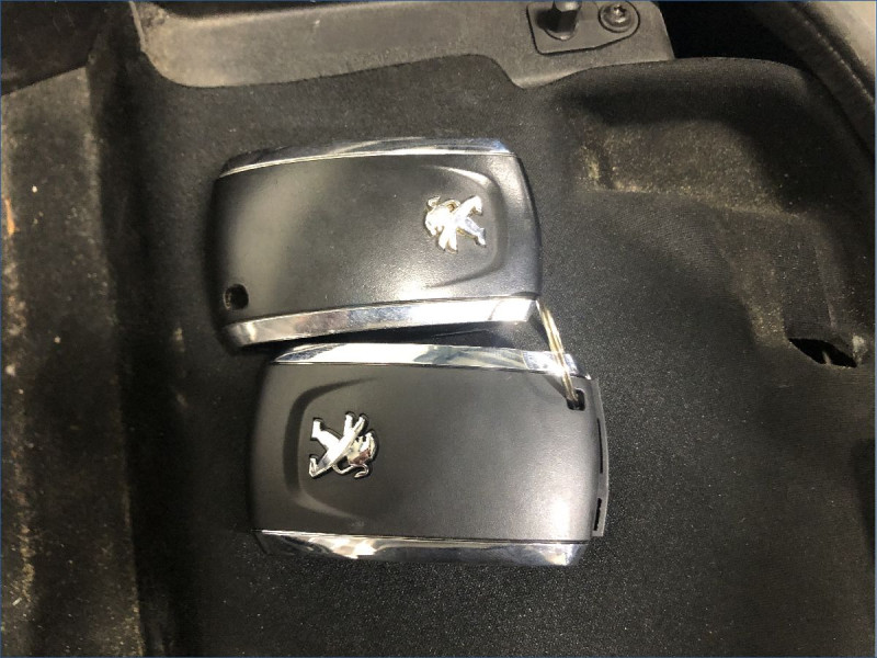 PEUGEOT 400 METROPOLIS 