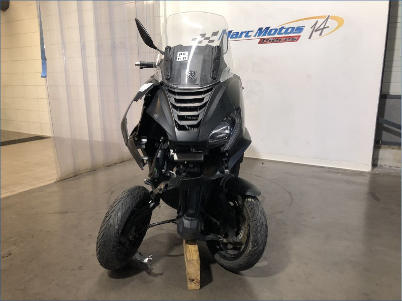 PEUGEOT 400 METROPOLIS 