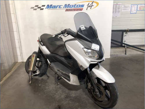 YAMAHA 250 XMAX 