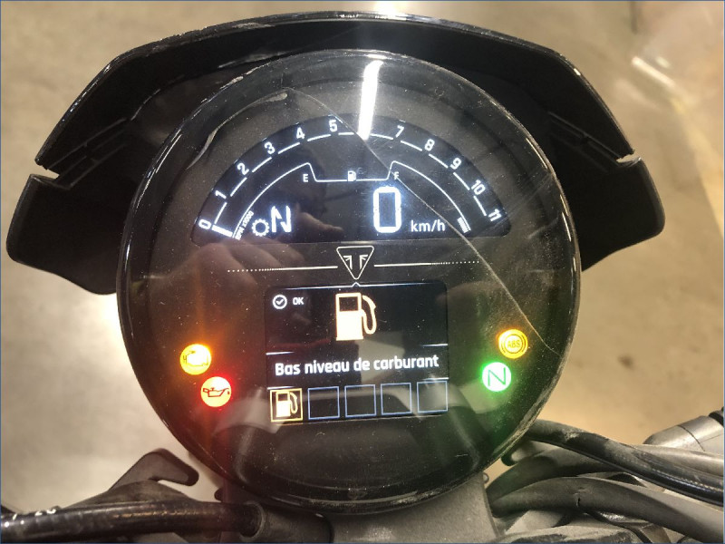TRIUMPH 660 TRIDENT 