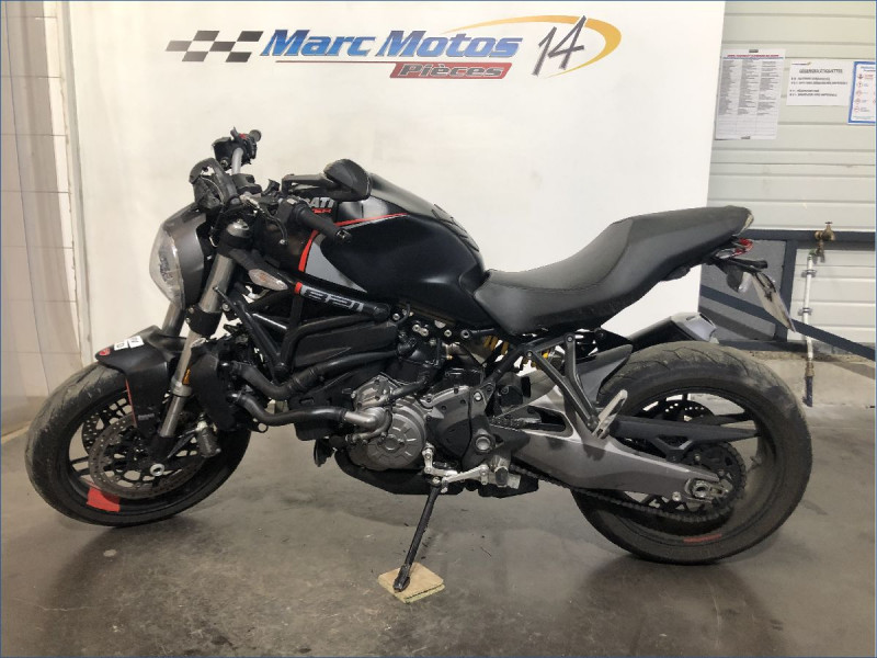 DUCATI 821 MONSTER 