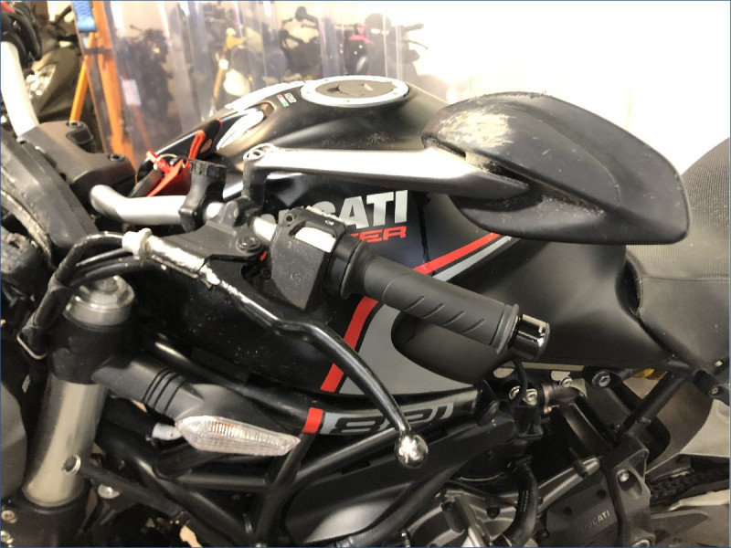 DUCATI 821 MONSTER 