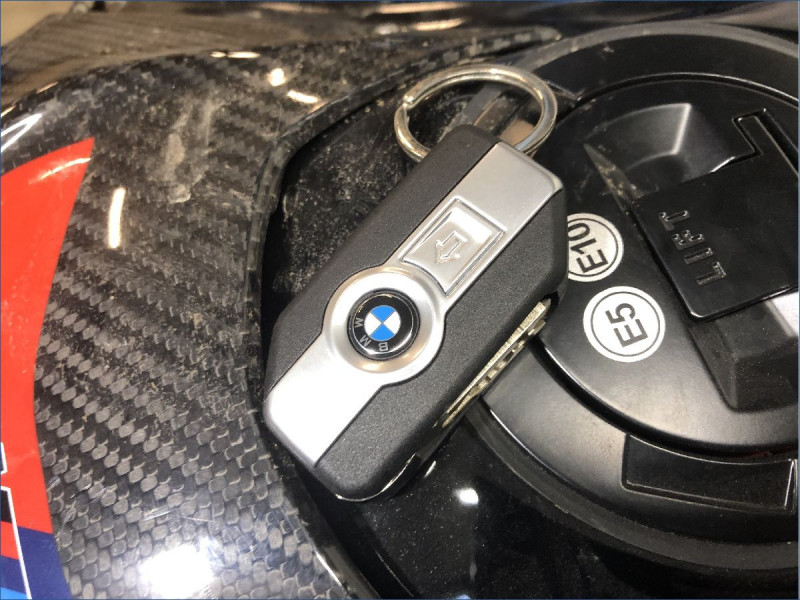 BMW M1000R 
