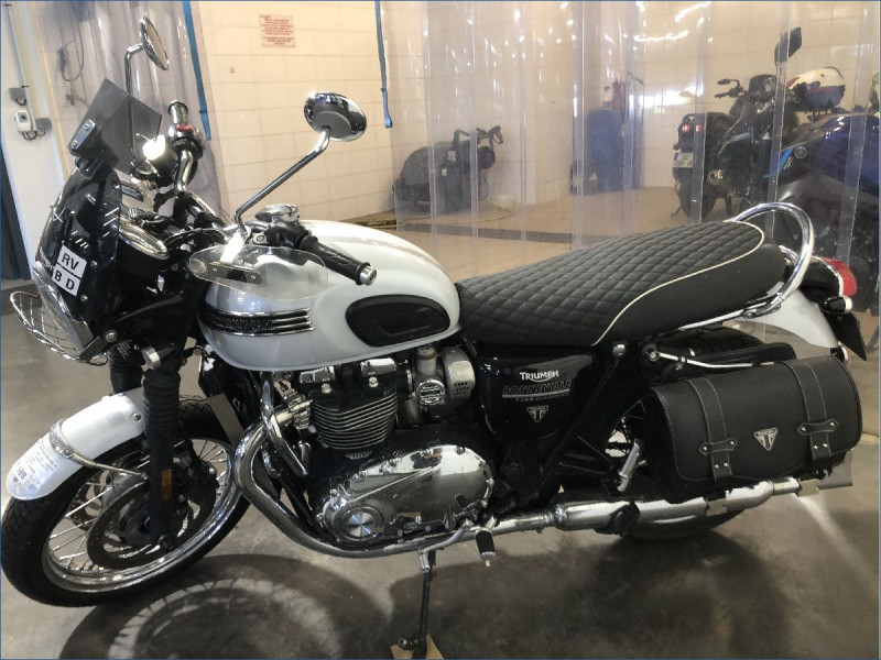 TRIUMPH 1200 BONNEVILLE 