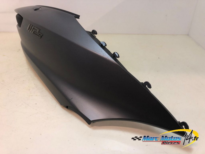 CACHE LATERAL DROIT PIAGGIO 500 MP3 LT 2015