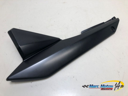 CACHE LATERAL INTERMEDIAIRE GAUCHE SUZUKI 1250 BANDIT S ABS 2007