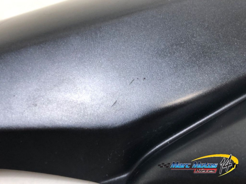 CACHE LATERAL INTERMEDIAIRE GAUCHE SUZUKI 1250 BANDIT S ABS 2007