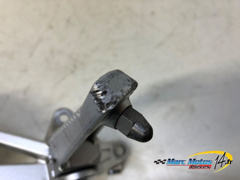 PLATINE AVANT DROITE BMW K1200R 2006