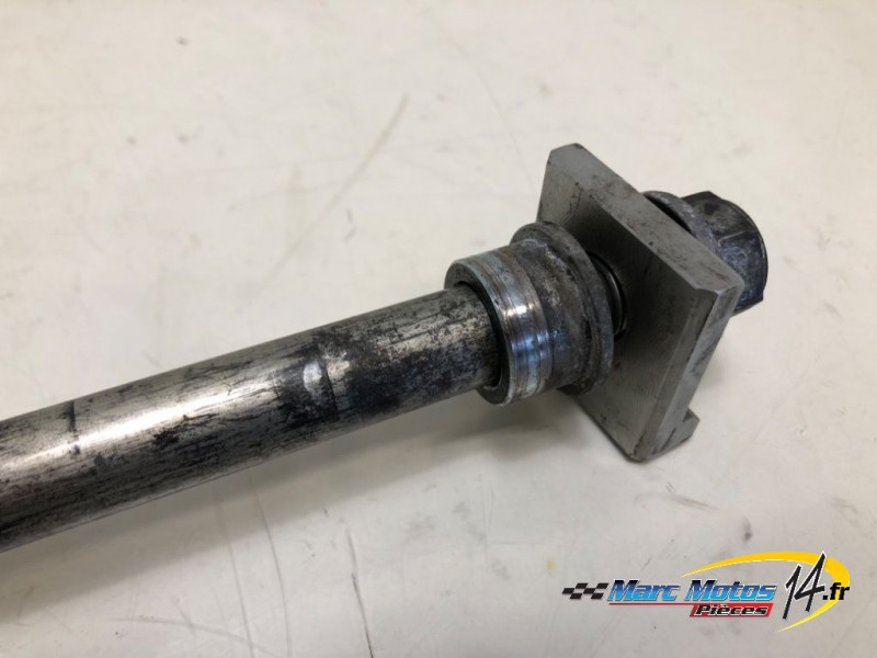 AXE DE ROUE ARRIERE YAMAHA MT03 660 2006