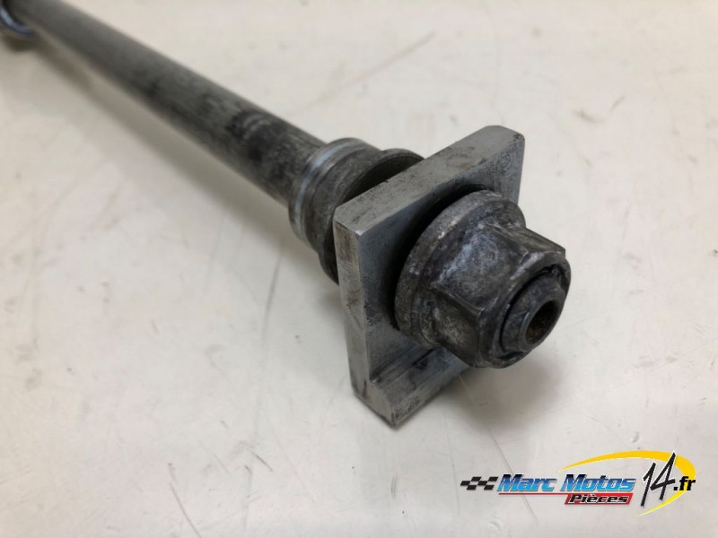 AXE DE ROUE ARRIERE YAMAHA MT03 660 2006