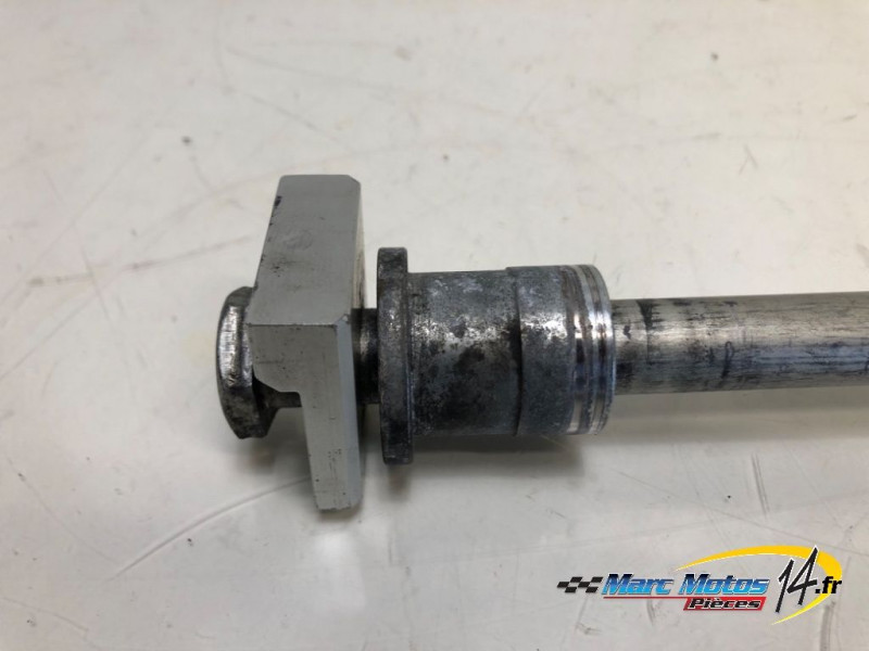 AXE DE ROUE ARRIERE YAMAHA MT03 660 2006
