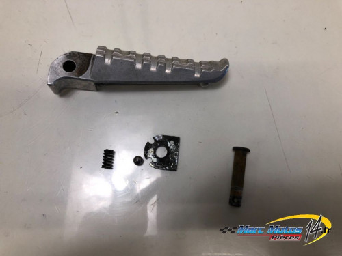 REPOSE-PIED ARRIERE GAUCHE YAMAHA MT03 660 2006