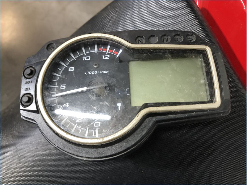 SUZUKI 750 GSR 