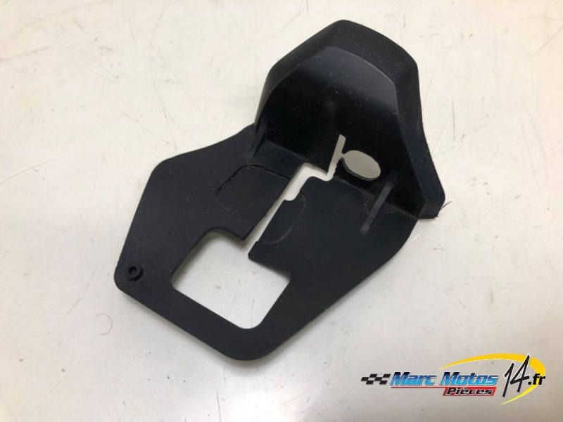 PLASTIQUES ET CAOUTCHOUCS DIVERS YAMAHA FZ6 S ABS 2006