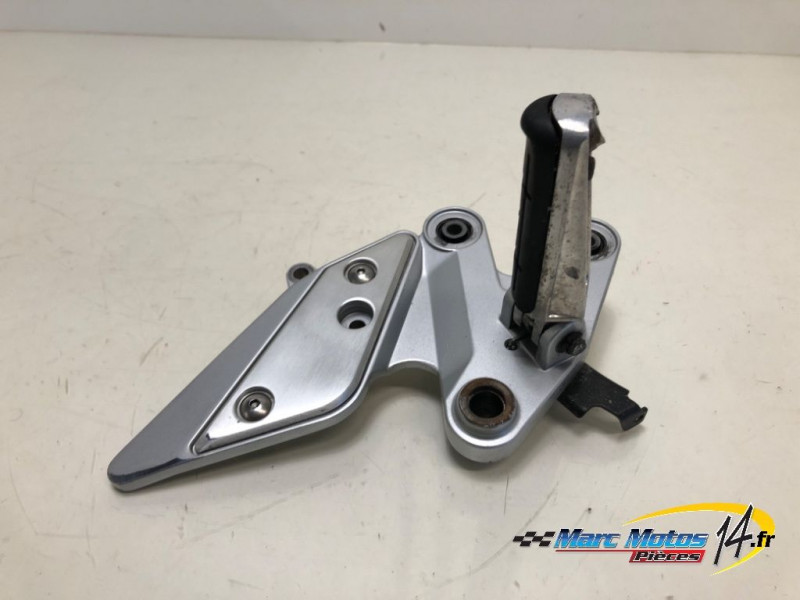 PLATINE AVANT DROITE YAMAHA FZ6 S ABS 2006