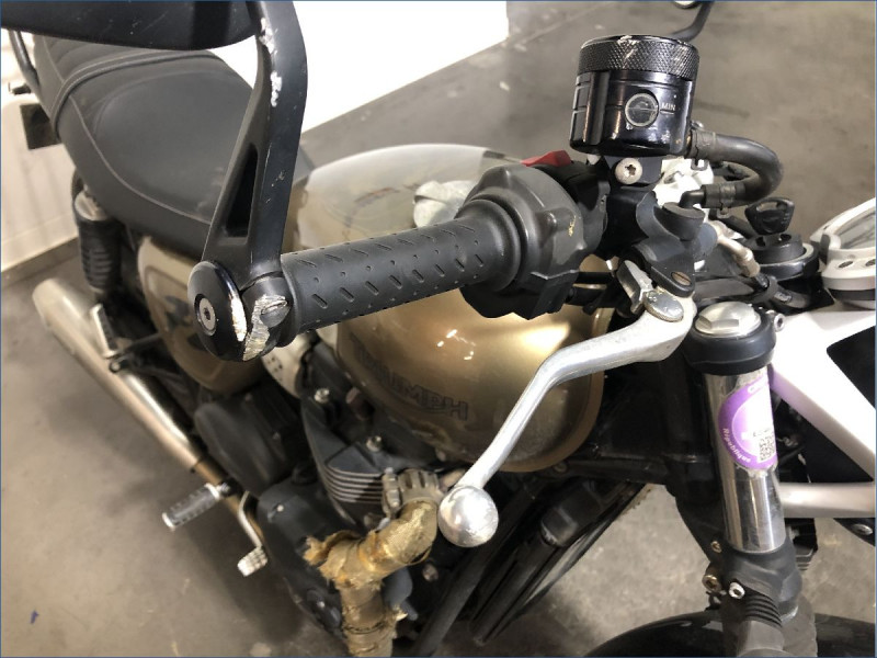 TRIUMPH 900 STREET TWIN 