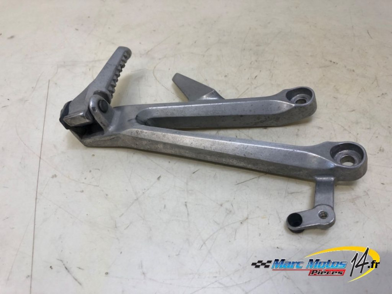 PLATINE ARRIERE DROITE HONDA 1000 CBR R 2004