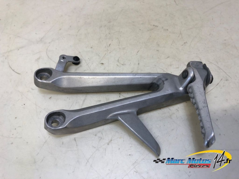 PLATINE ARRIERE DROITE HONDA 1000 CBR R 2004