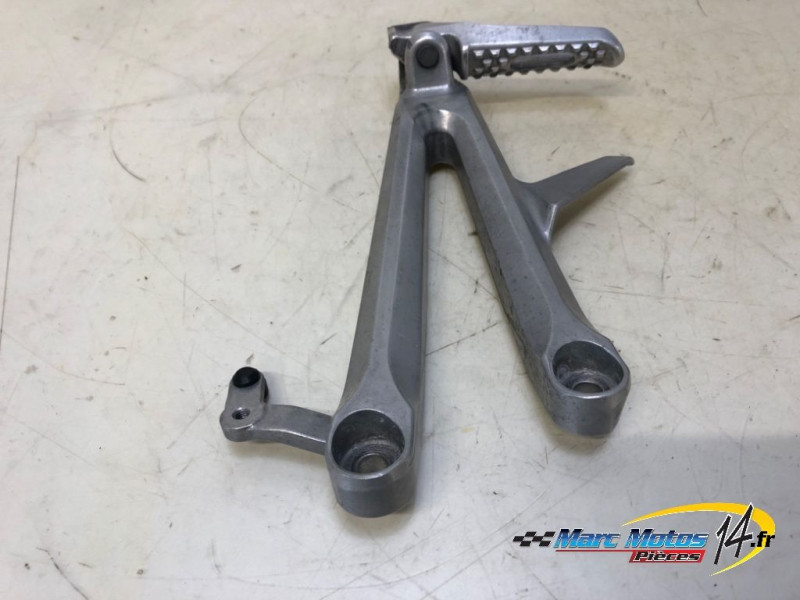 PLATINE ARRIERE DROITE HONDA 1000 CBR R 2004